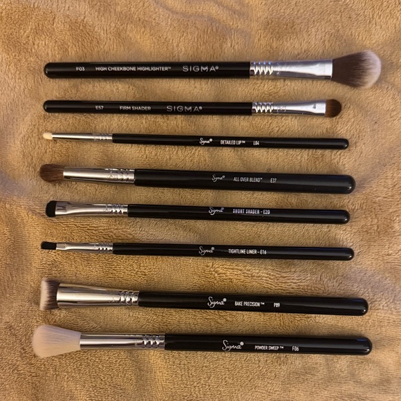 Bundle of Eight Sigma Beauty Professional Brushes - Picture 1 of 11
